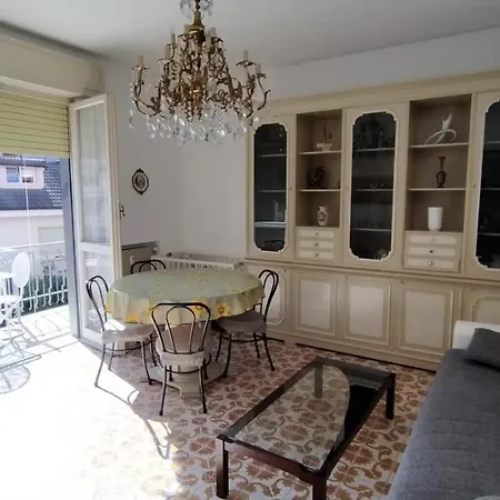 Апартаменти Trilocale Con Posto Auto Privato A 5 Minuti A Piedi Dalla